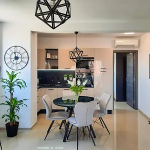 Enjoy - New With Terrace And Free Parking Garage Apartman